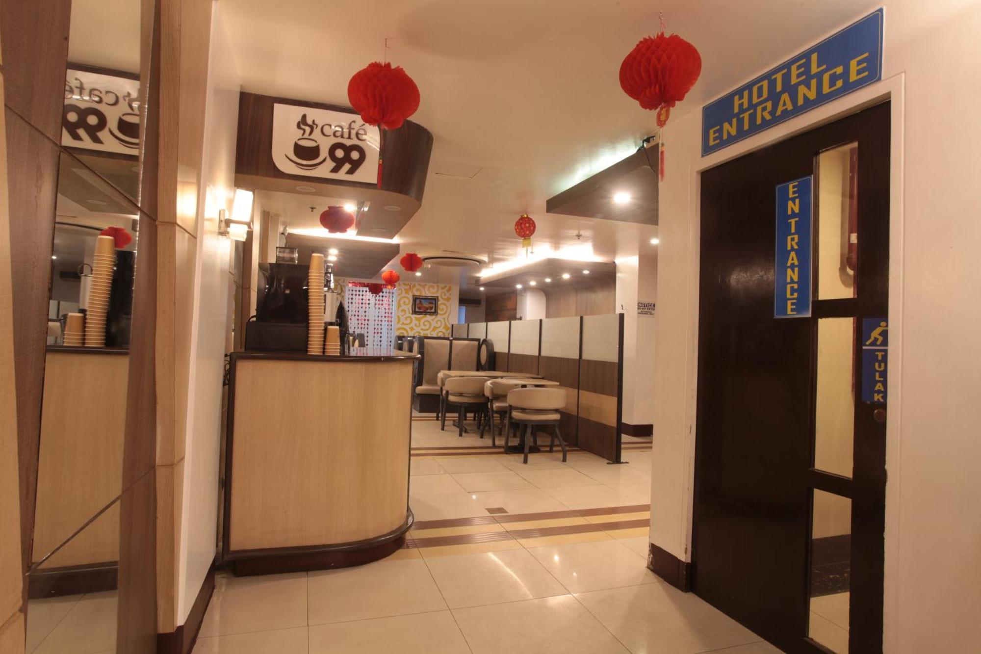 Hotel 99 Monumento Caloocan Exterior photo