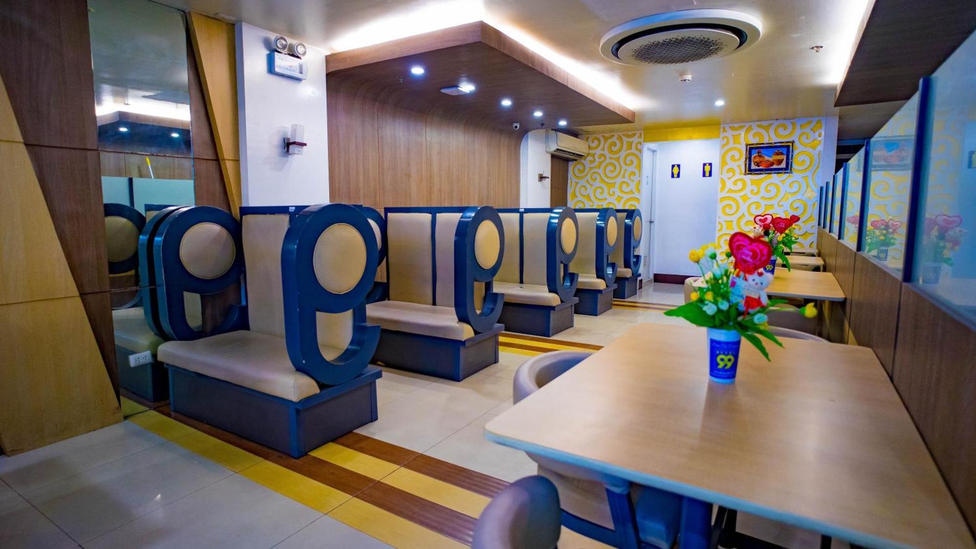 Hotel 99 Monumento Caloocan Exterior photo