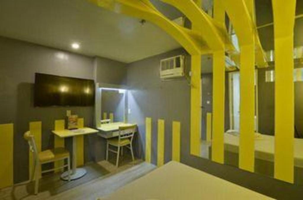 Hotel 99 Monumento Caloocan Exterior photo