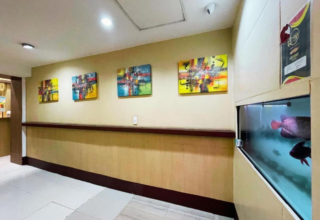 Hotel 99 Monumento Caloocan Exterior photo