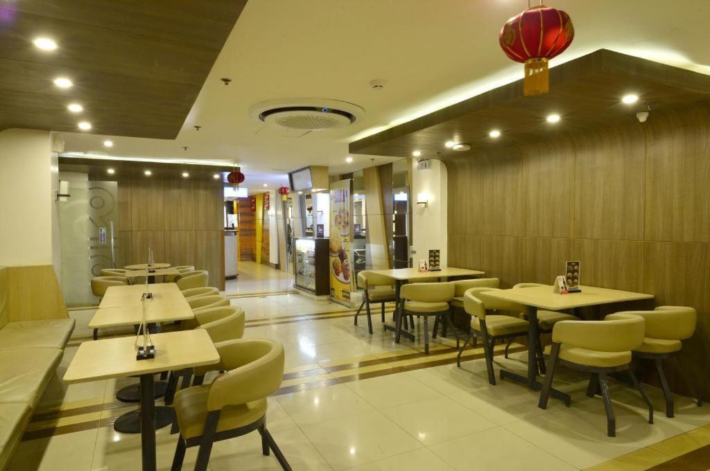 Hotel 99 Monumento Caloocan Exterior photo
