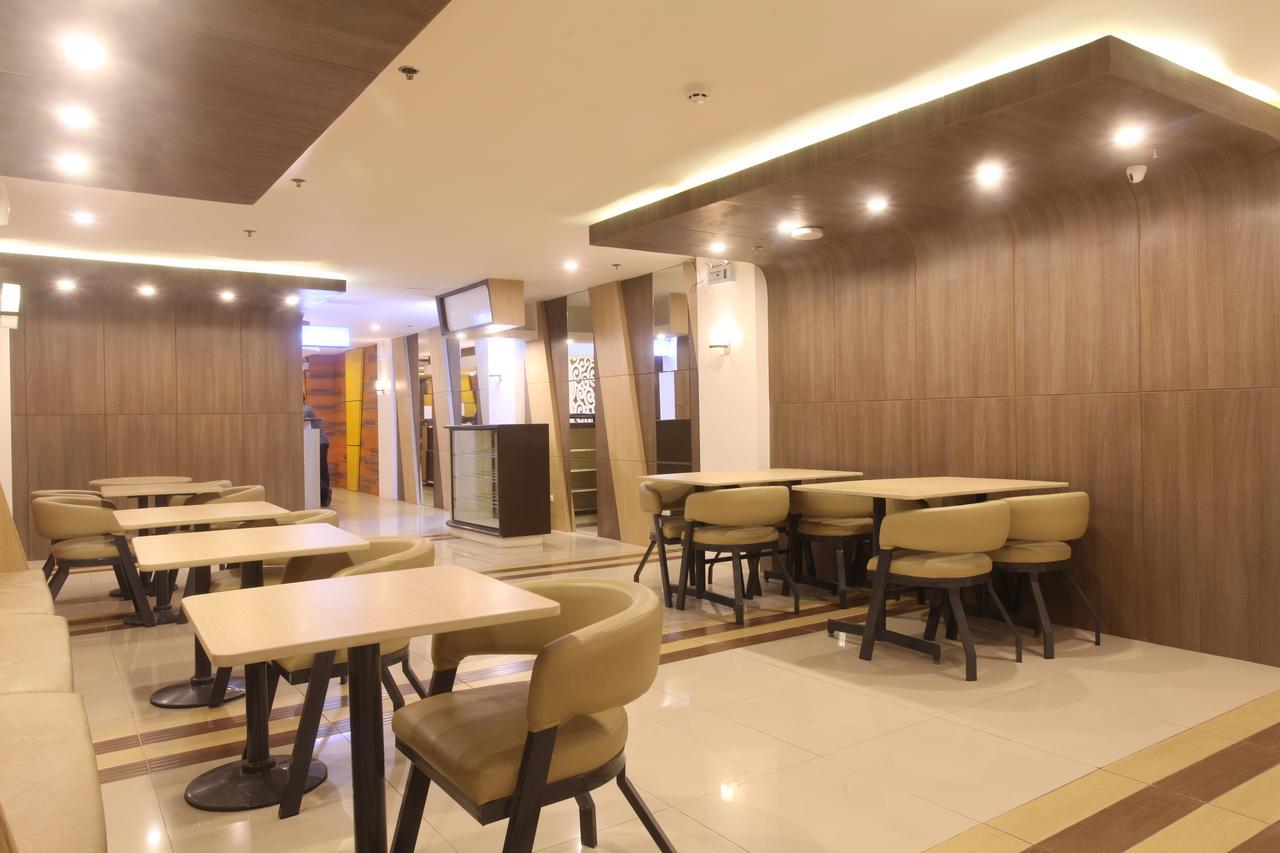 Hotel 99 Monumento Caloocan Exterior photo