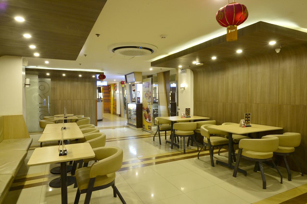 Hotel 99 Monumento Caloocan Exterior photo